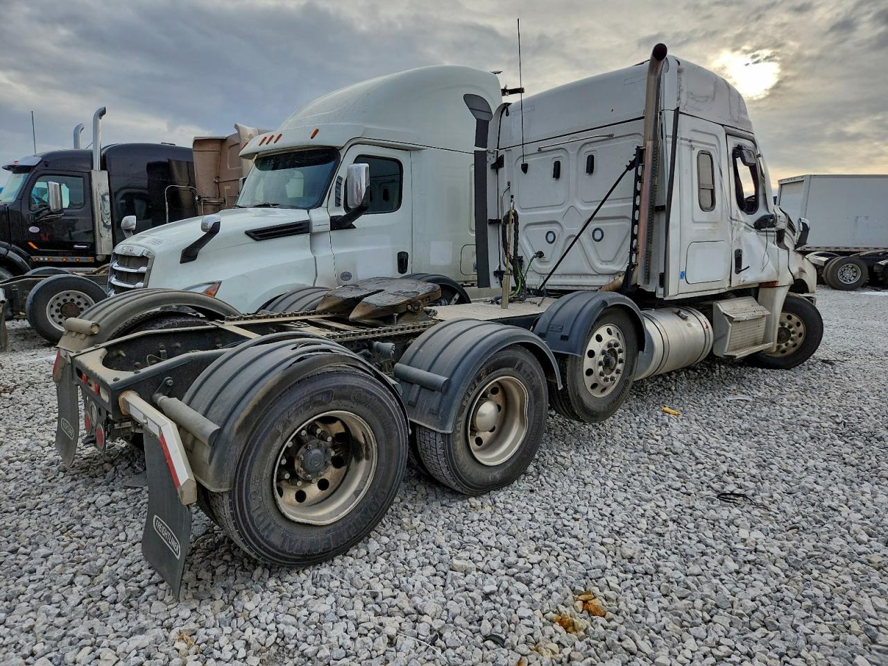 3AKNHHDV6SSWC1367 · 2025 FREIGHTLINER CASCADIA 1 · 4/10
