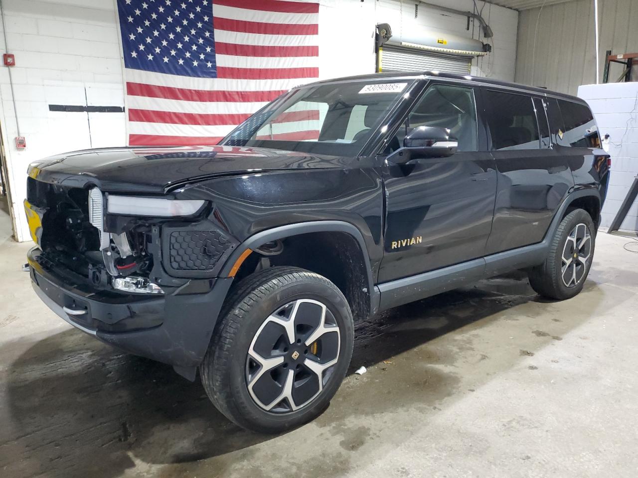 7PDSGABAXPN021332 · 2023 RIVIAN R1S