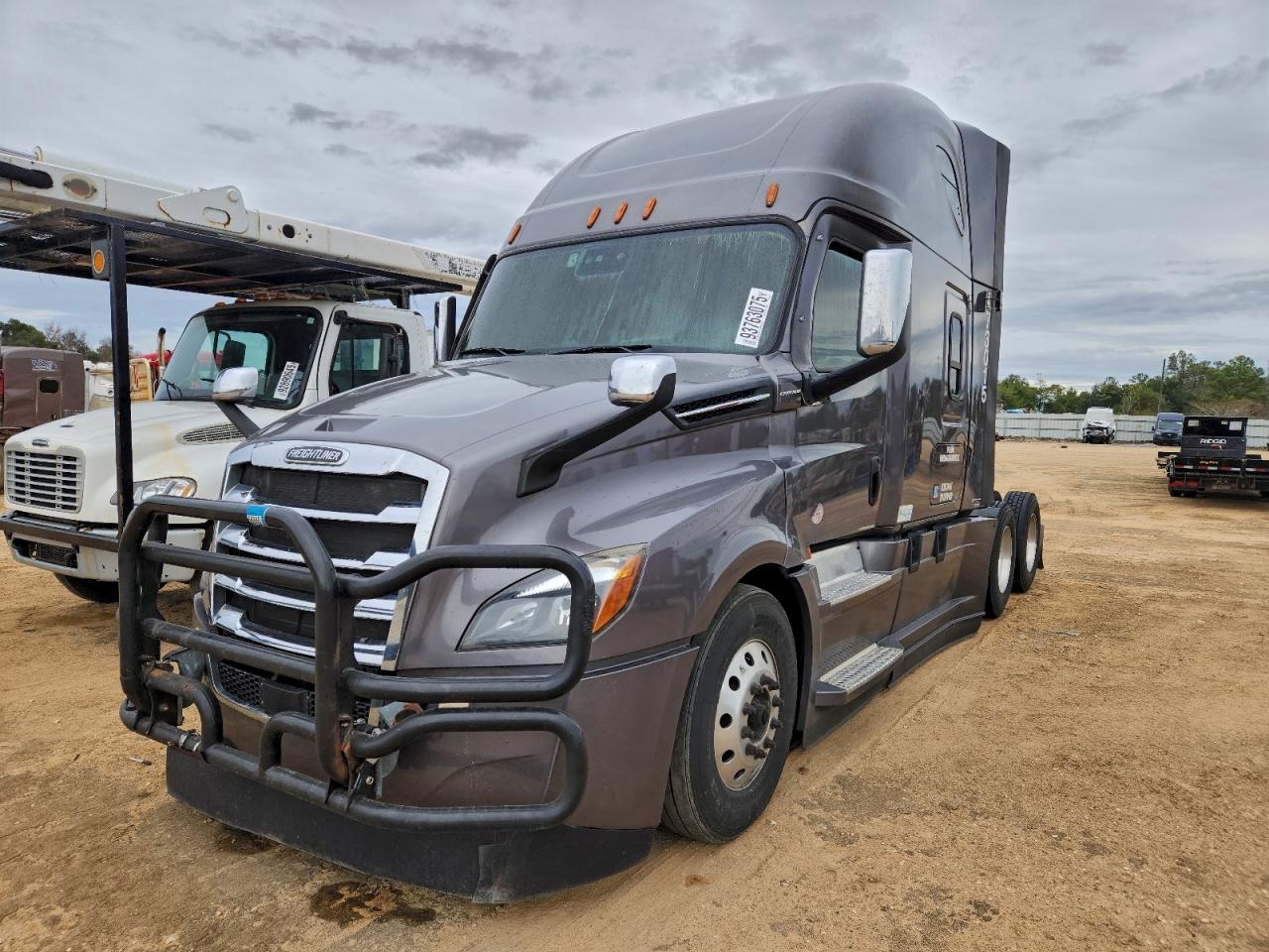 3AKJHHDRXLSLS0687 · 2020 FREIGHTLINER CASCADIA 126 · 2/10