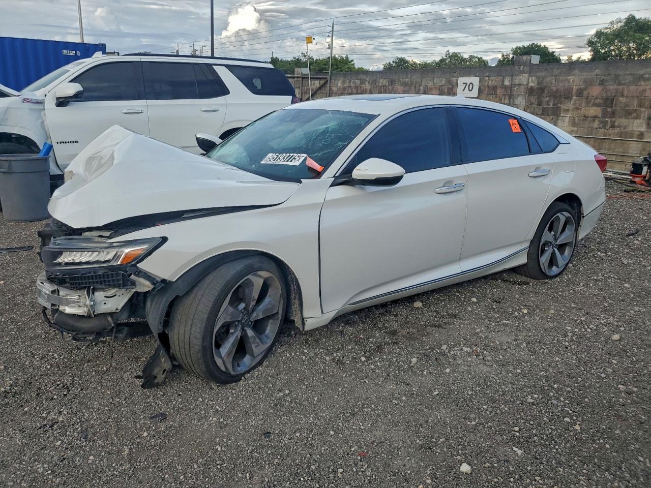 1HGCV1F99JA105904 · 2018 HONDA ACCORD
