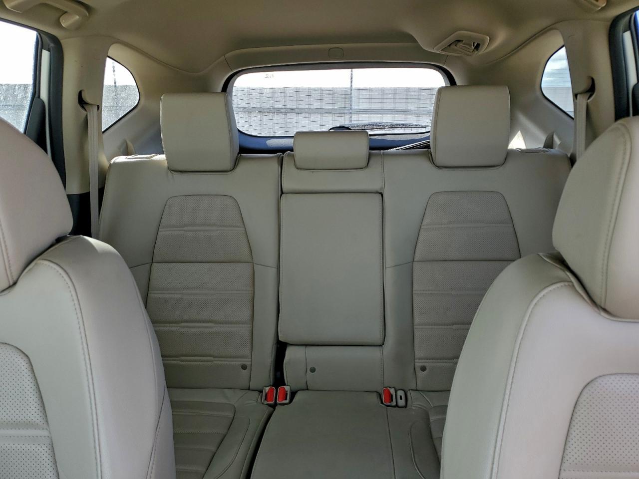 2HKRW2H96JH600997 · 2018 HONDA CR-V · 10/13