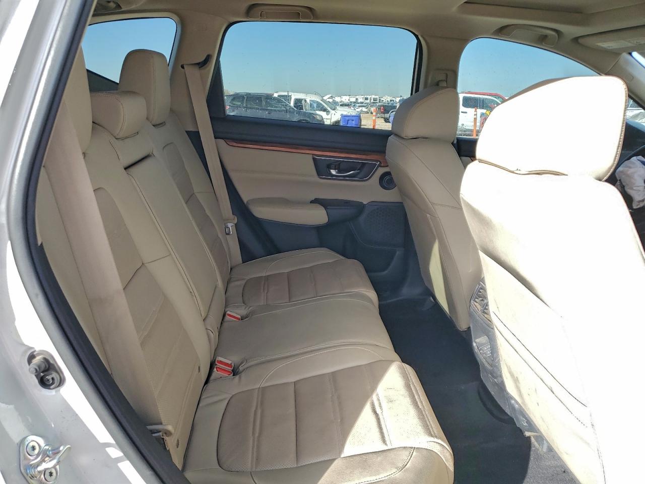 2HKRW2H96JH600997 · 2018 HONDA CR-V · 11/13