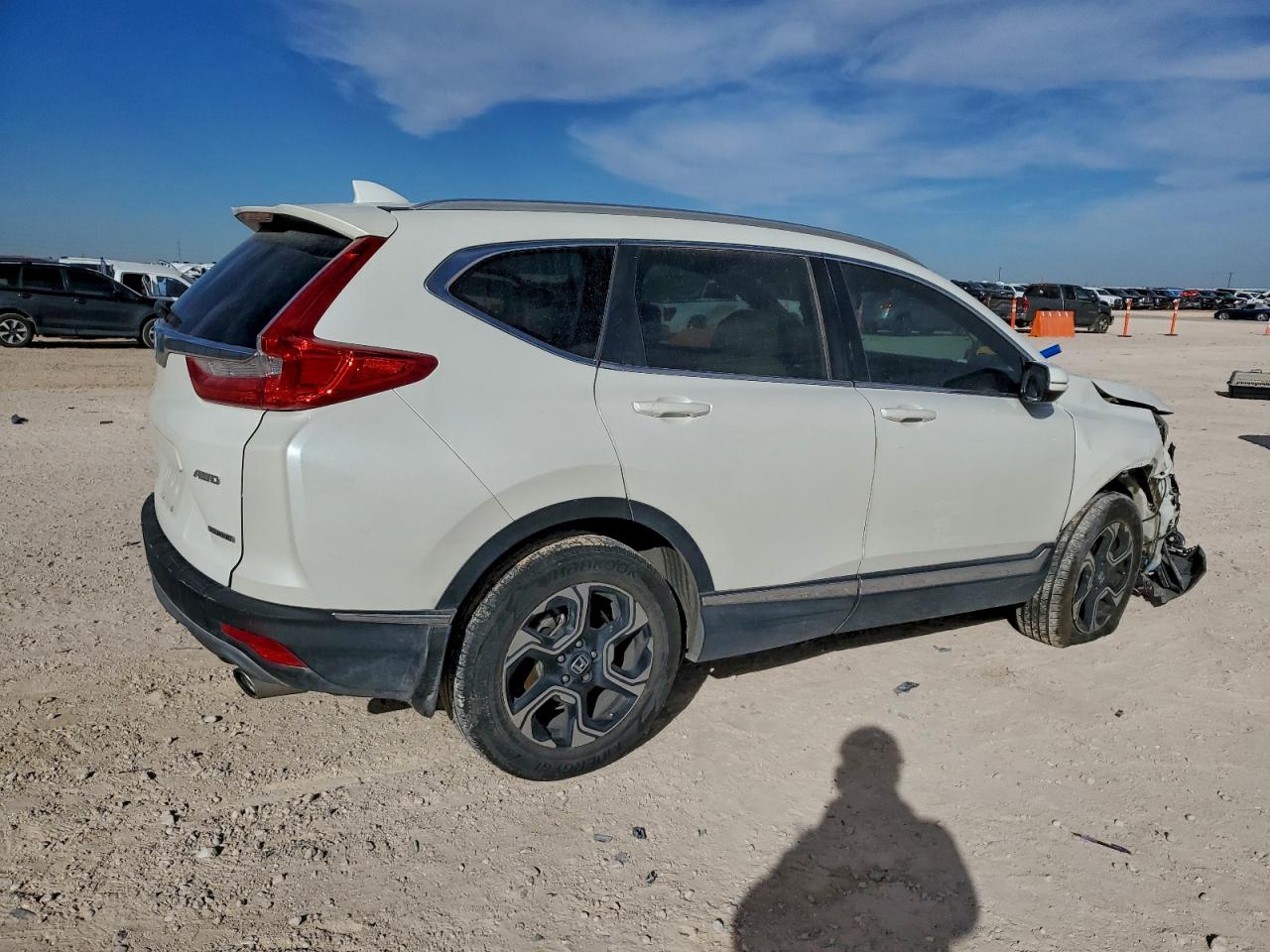 2HKRW2H96JH600997 · 2018 HONDA CR-V · 3/13