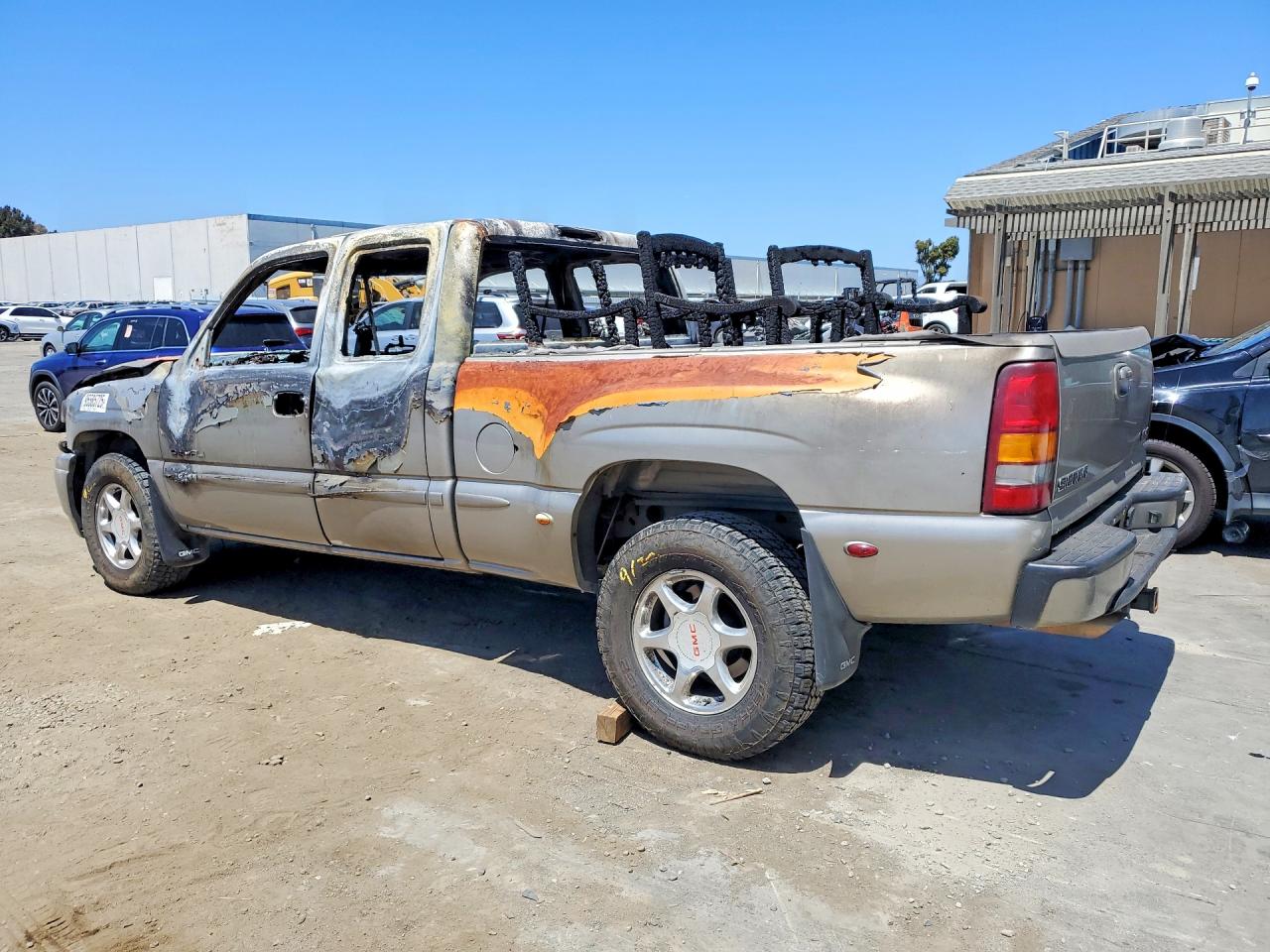 2GTFK69U121304524 · 2002 GMC SIERRA · 2/11