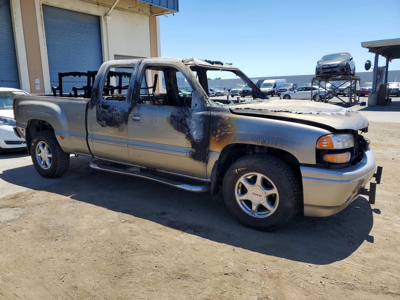 2GTFK69U121304524 · 2002 GMC SIERRA · 4/11