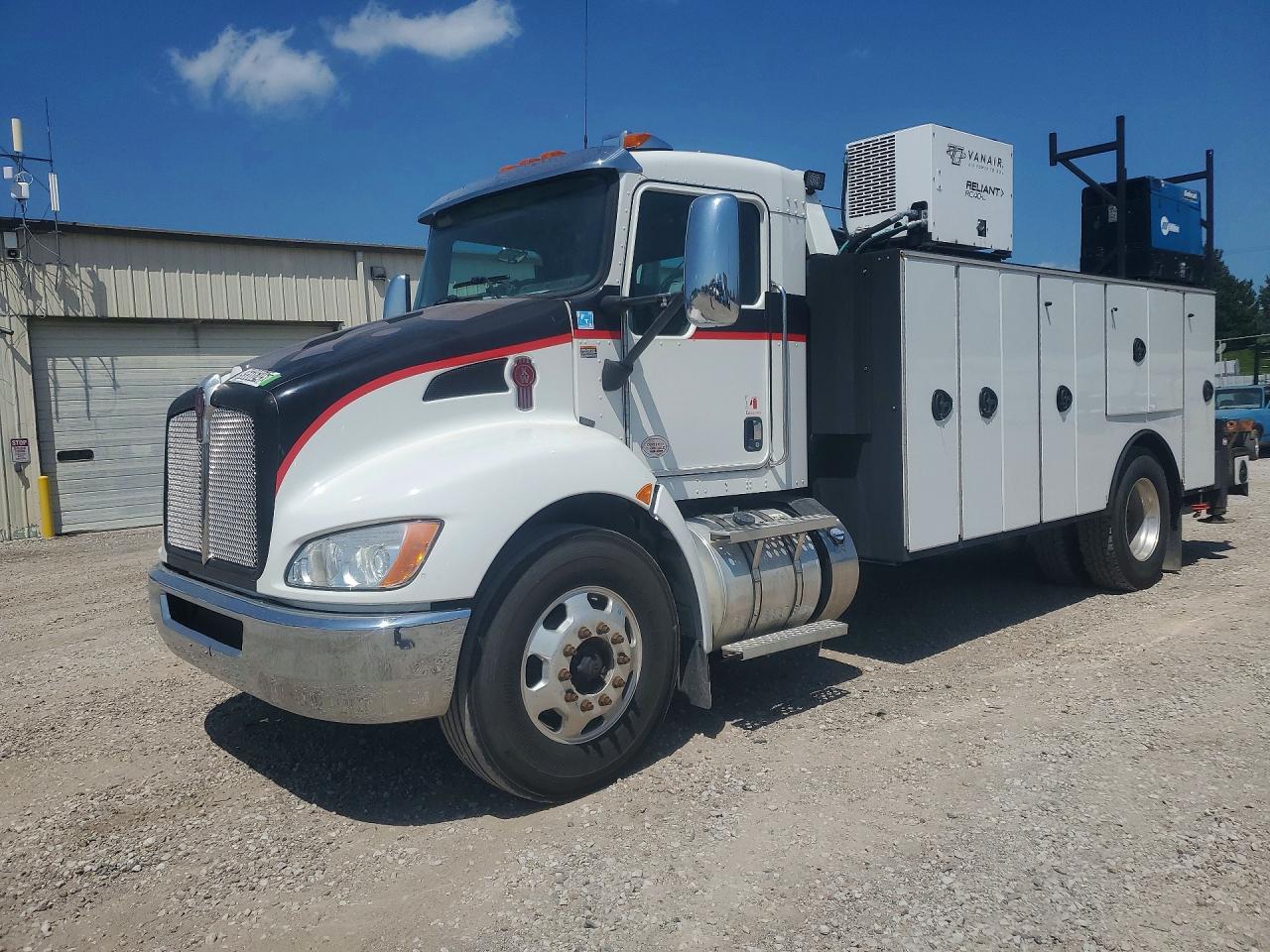 2NKHHJ7X1MM421656 · 2021 KENWORTH T370