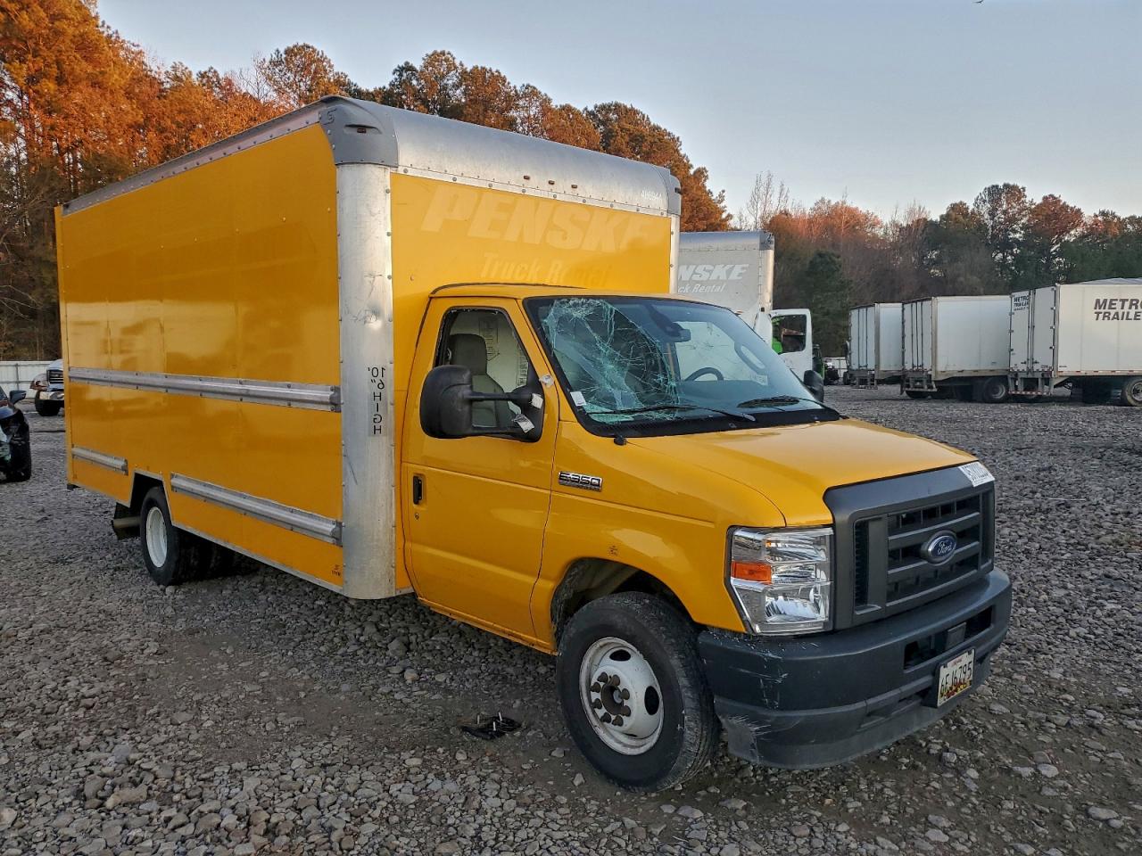 1FDWE3FN3NDC09261 · 2022 FORD E350