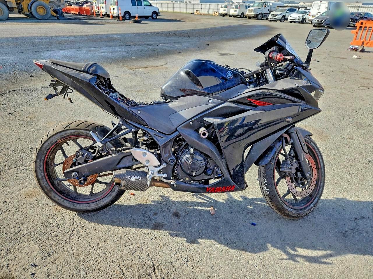 MH3RH06Y3FK005768 · 2015 YAMAHA YZFR3