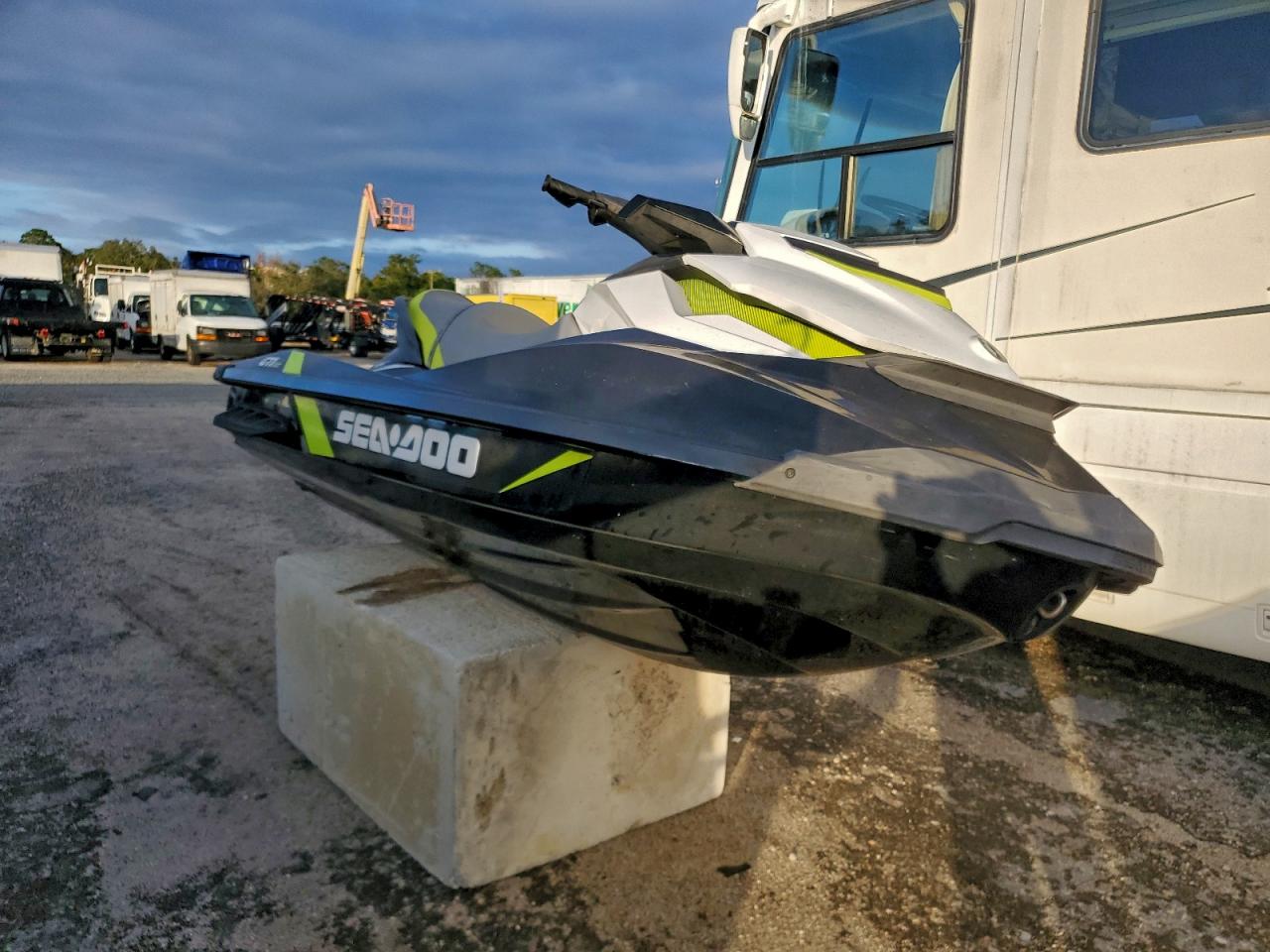 YDV26677L516 · 2016 SEA-DOO JET SKI