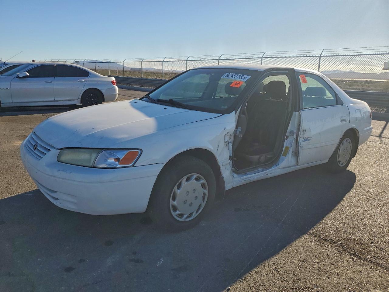 JT2BG28KXW0181261 · 1998 TOYOTA CAMRY