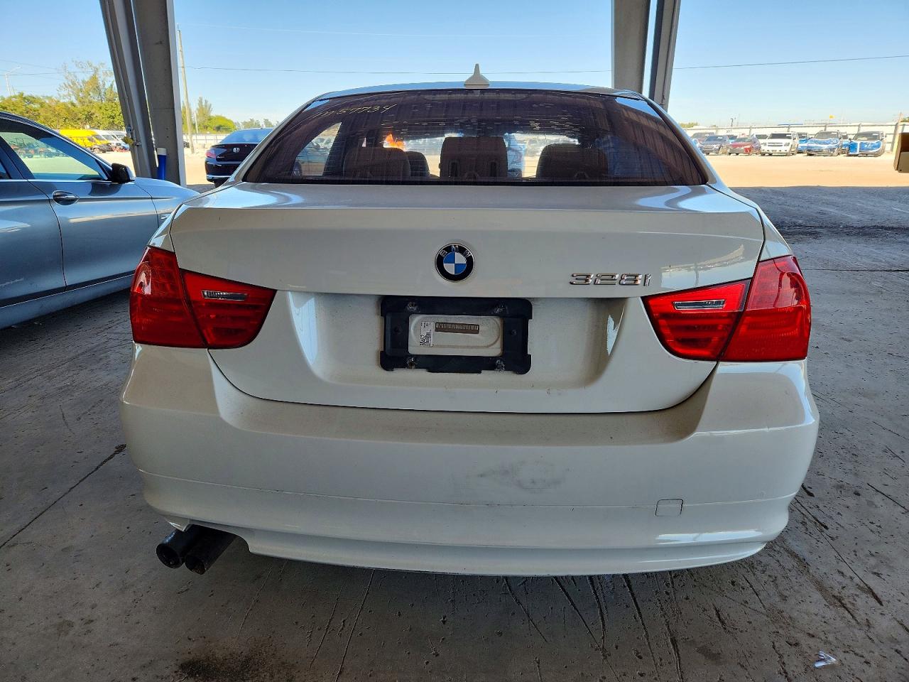 WBAPH7G59BNM57734 · 2011 BMW 328 · 6/12
