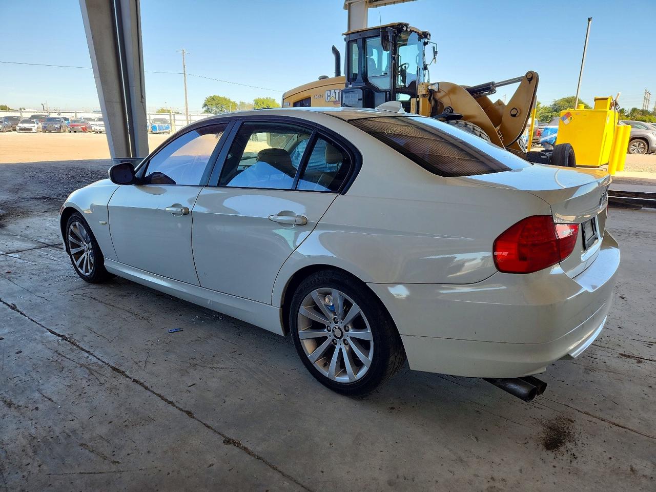 WBAPH7G59BNM57734 · 2011 BMW 328 · 2/12