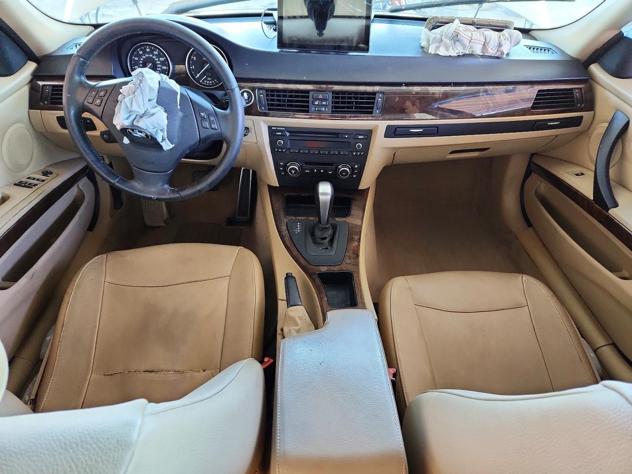 WBAPH7G59BNM57734 · 2011 BMW 328 · 8/12