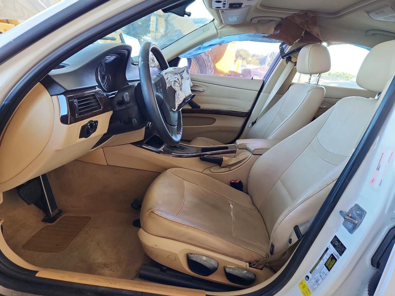 WBAPH7G59BNM57734 · 2011 BMW 328 · 7/12