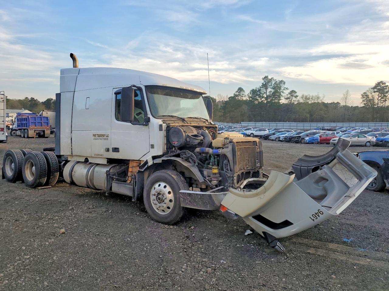 4V4NC9EHXHN989461 · 2017 VOLVO VN