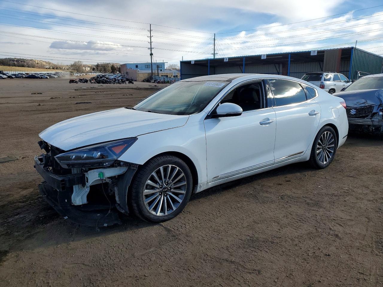 KNALC4J17H5069105 · 2017 KIA CADENZA