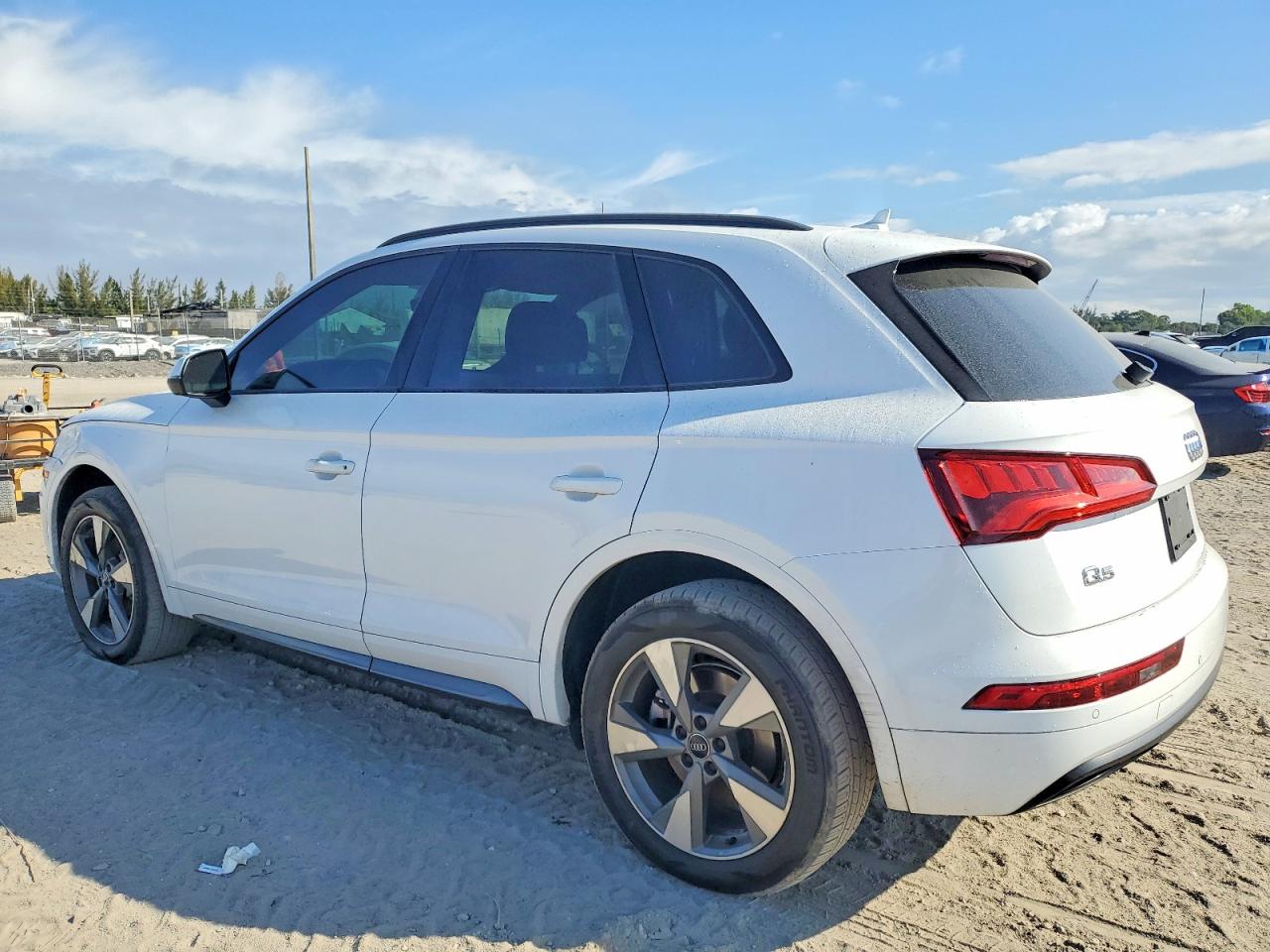 WA1ANAFY9L2084069 · 2020 AUDI Q5 · 2/13