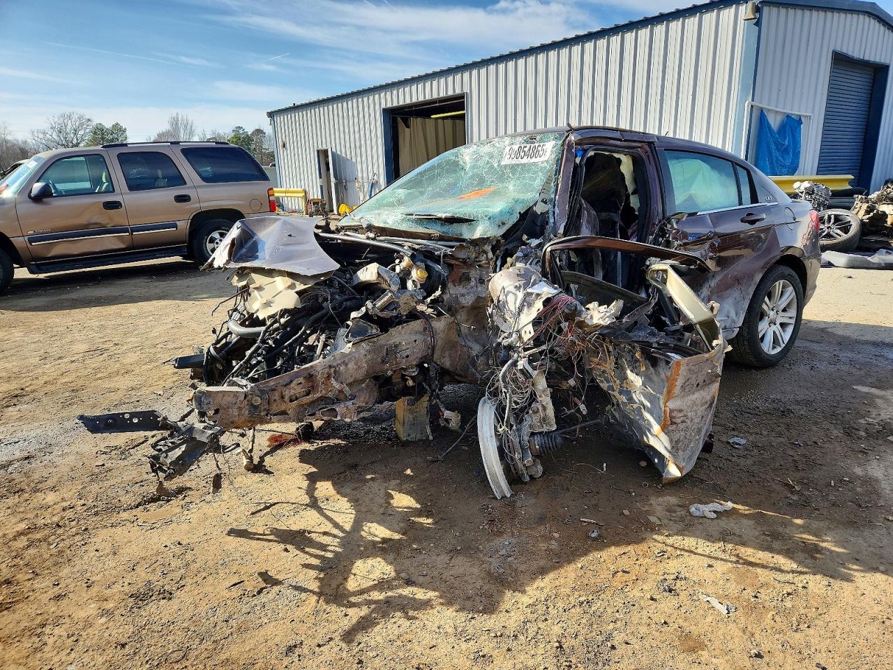 1C3CCBAB3DN660305 · 2013 CHRYSLER 200