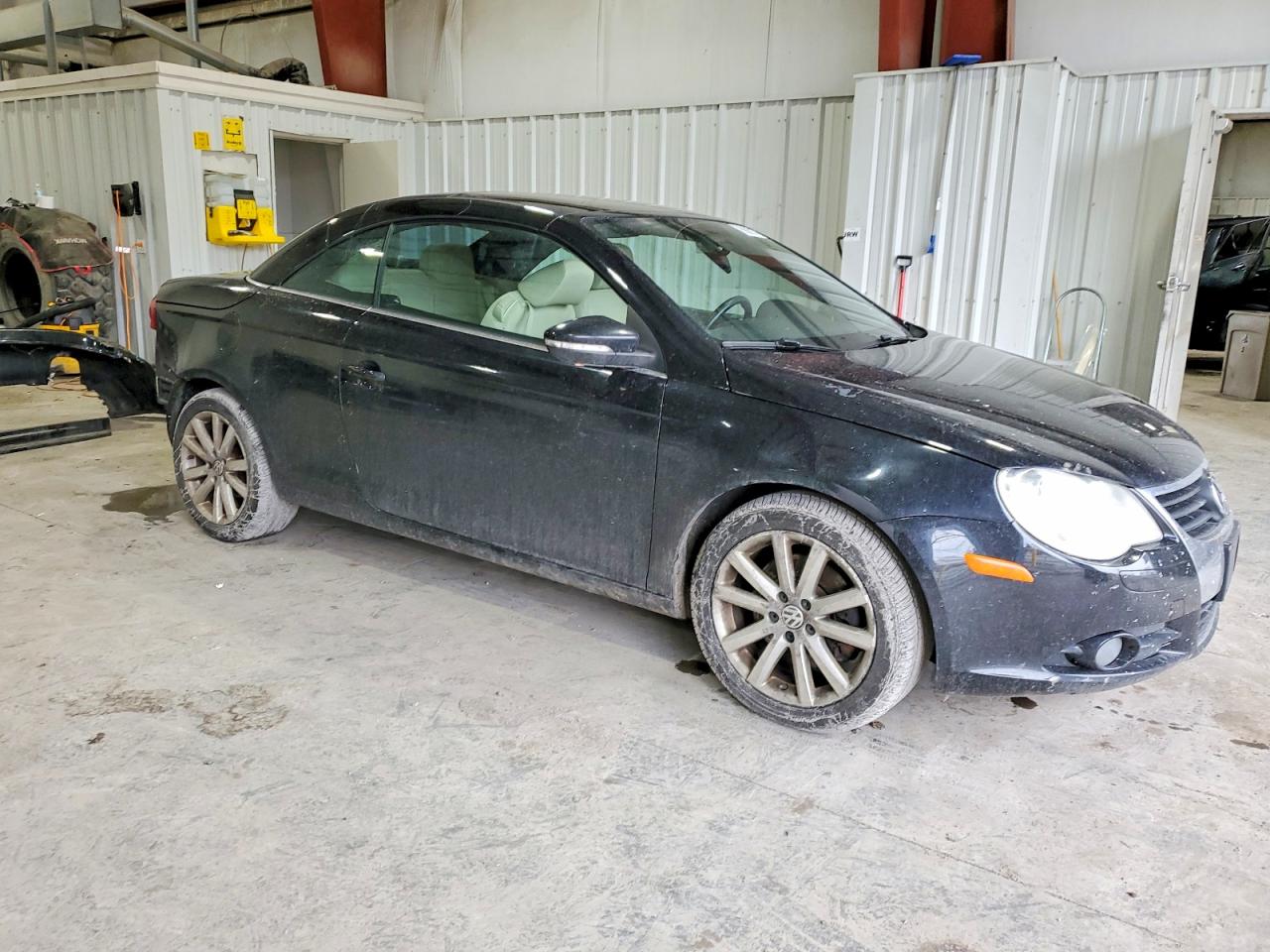 WVWBW7AH3BV002898 · 2011 VOLKSWAGEN EOS · 4/13