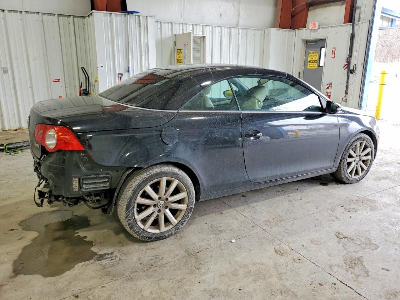 WVWBW7AH3BV002898 · 2011 VOLKSWAGEN EOS · 3/13