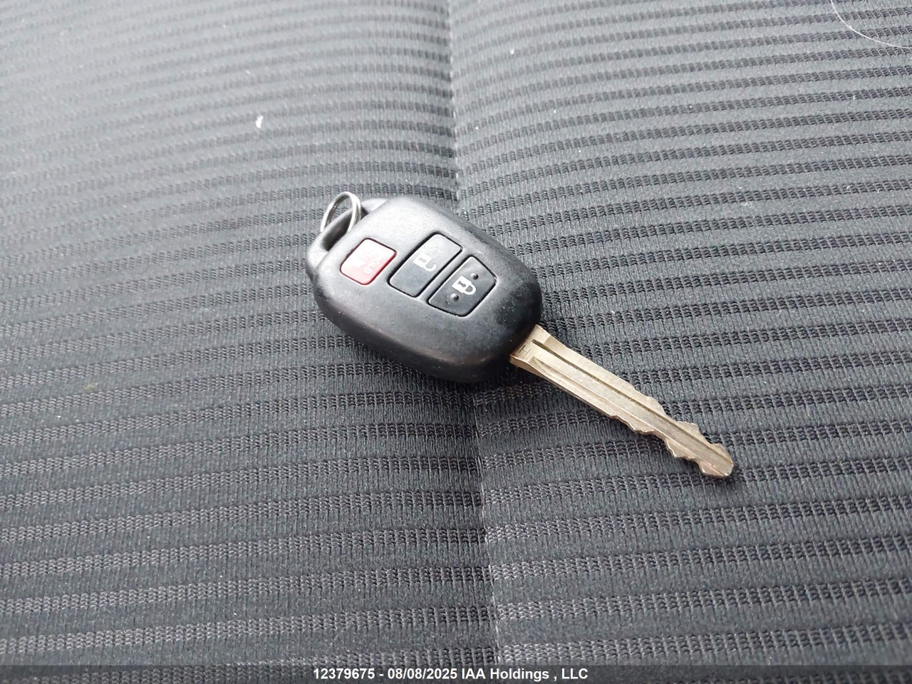 2T3BFREV1FW352461 · 2015 TOYOTA RAV4 LE · 11/16