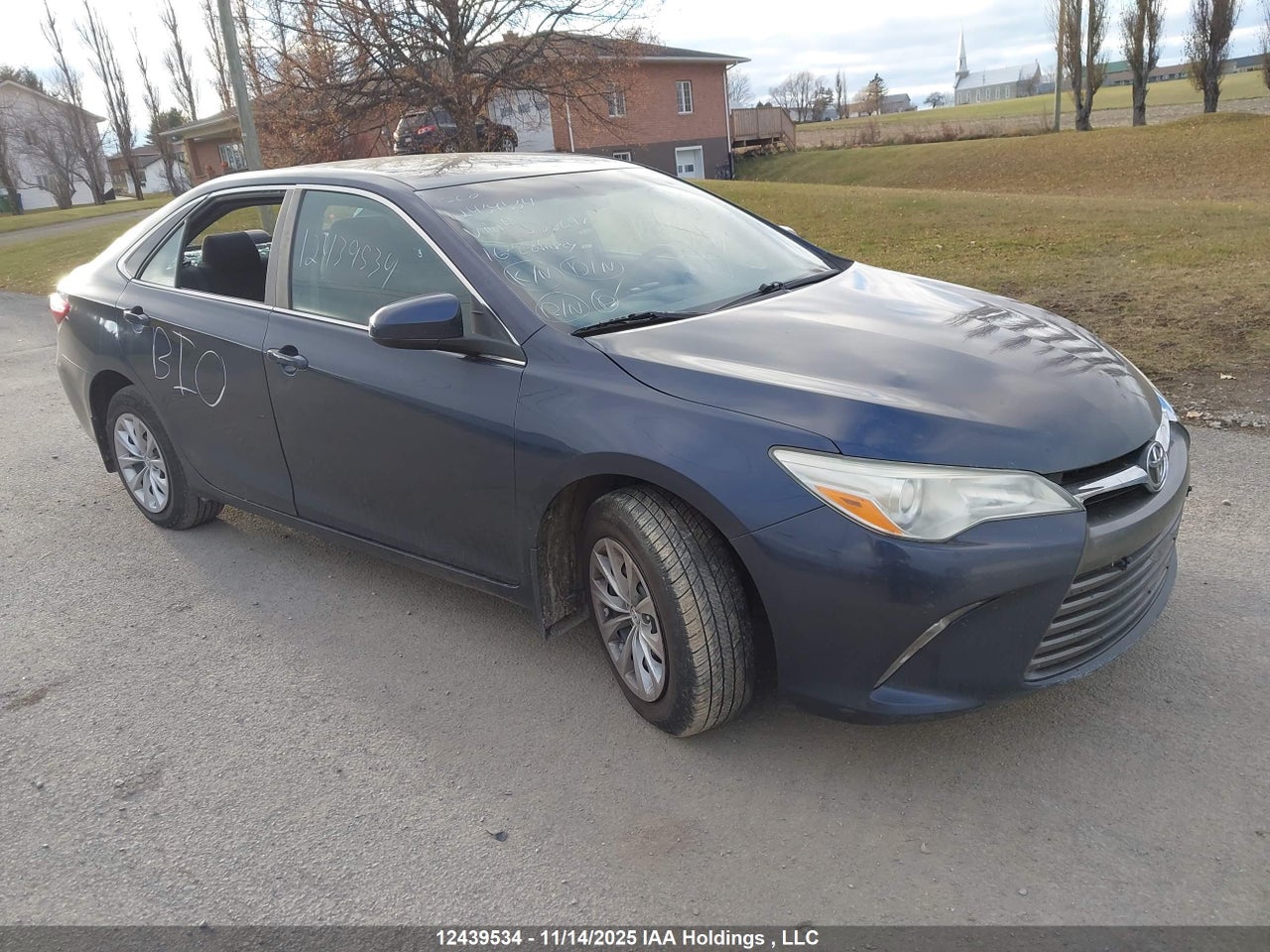 4T1BF1FK2GU588097 · 2016 TOYOTA CAMRY LE