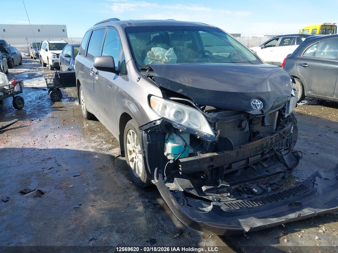 5TDDK3DC7ES088499 · 2014 TOYOTA SIENNA XLE 7 PASSENGER