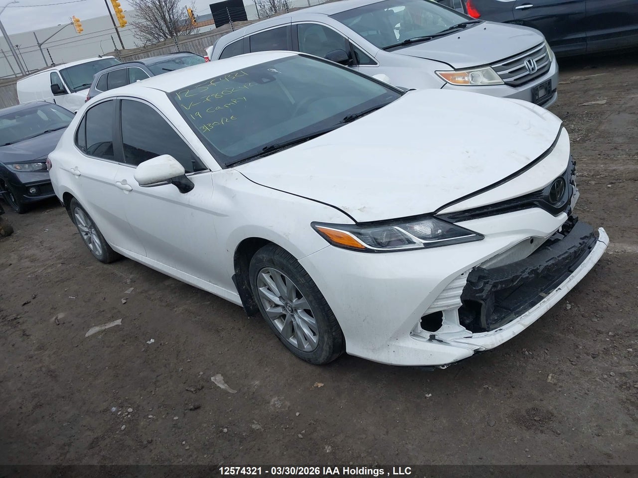4T1B11HK8KU780242 · 2019 TOYOTA CAMRY LE