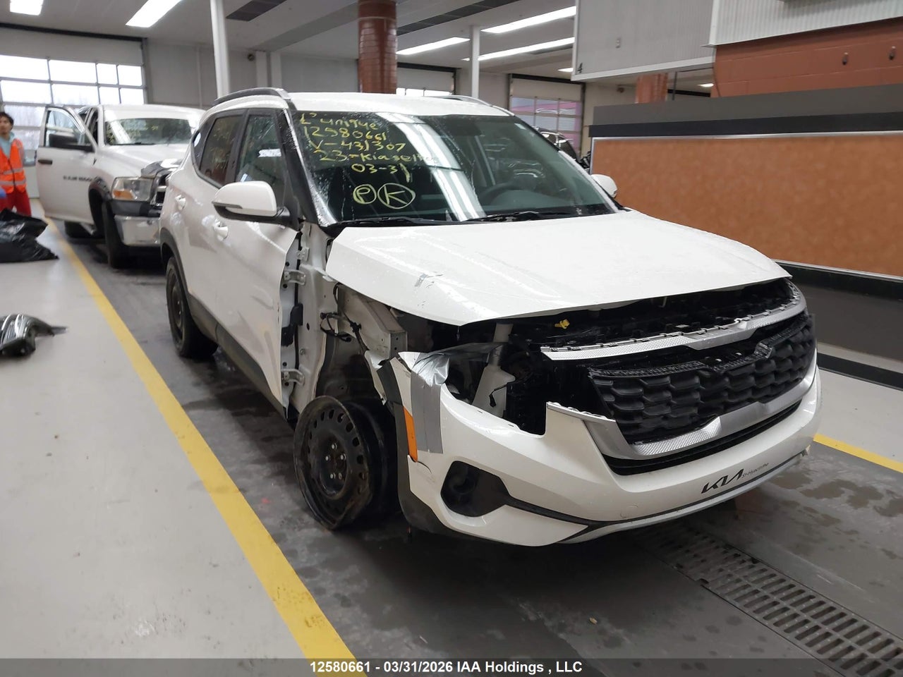 KNDEPCAA4P7****** · 2023 KIA SELTOS LX