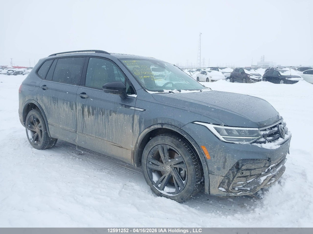 3VV8B7AX2PM038386 · 2023 VOLKSWAGEN TIGUAN SE R-LINE BLACK
