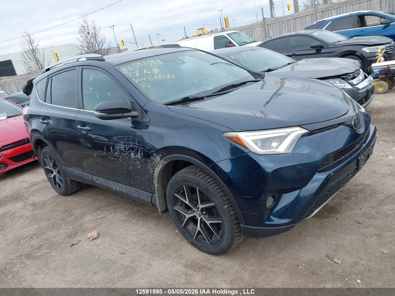 2T3JFREV6HW689285 · 2017 TOYOTA RAV4 SE