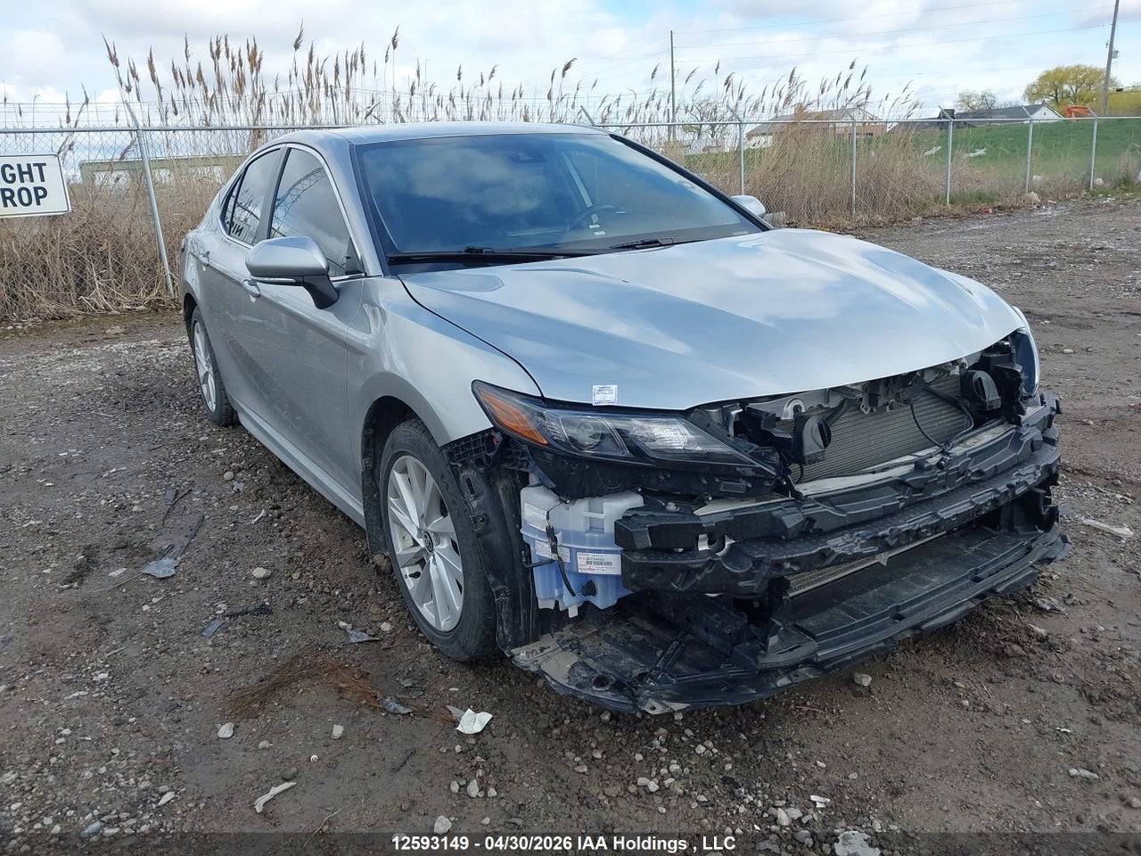 4T1G11AK6NU672089 · 2022 TOYOTA CAMRY SE