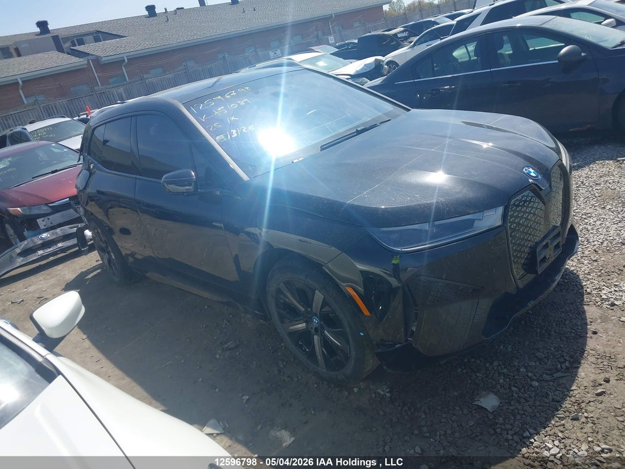 WB523CF00SCT51089 · 2025 BMW IX