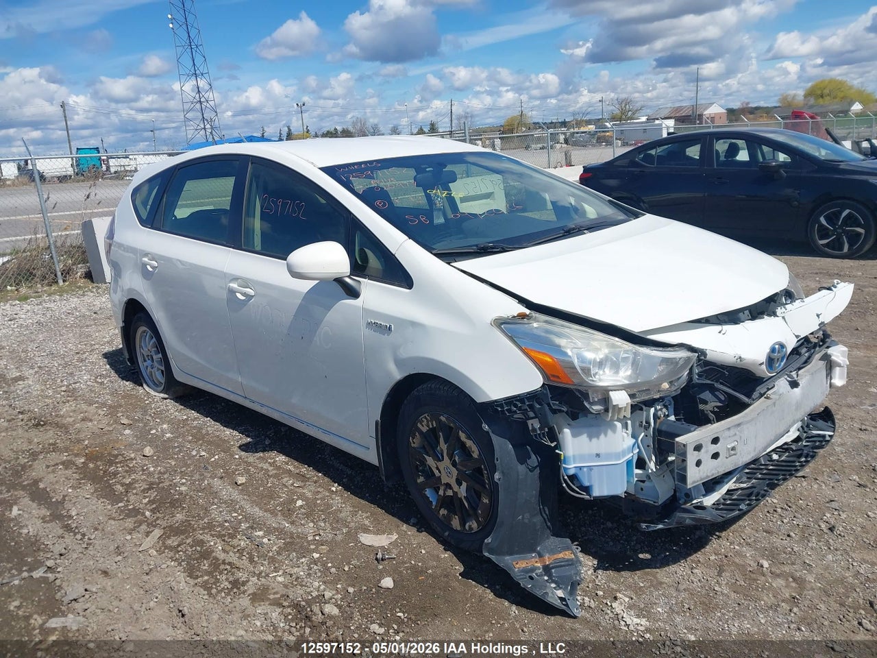 JTDZN3EU3FJ020977 · 2015 TOYOTA PRIUS V