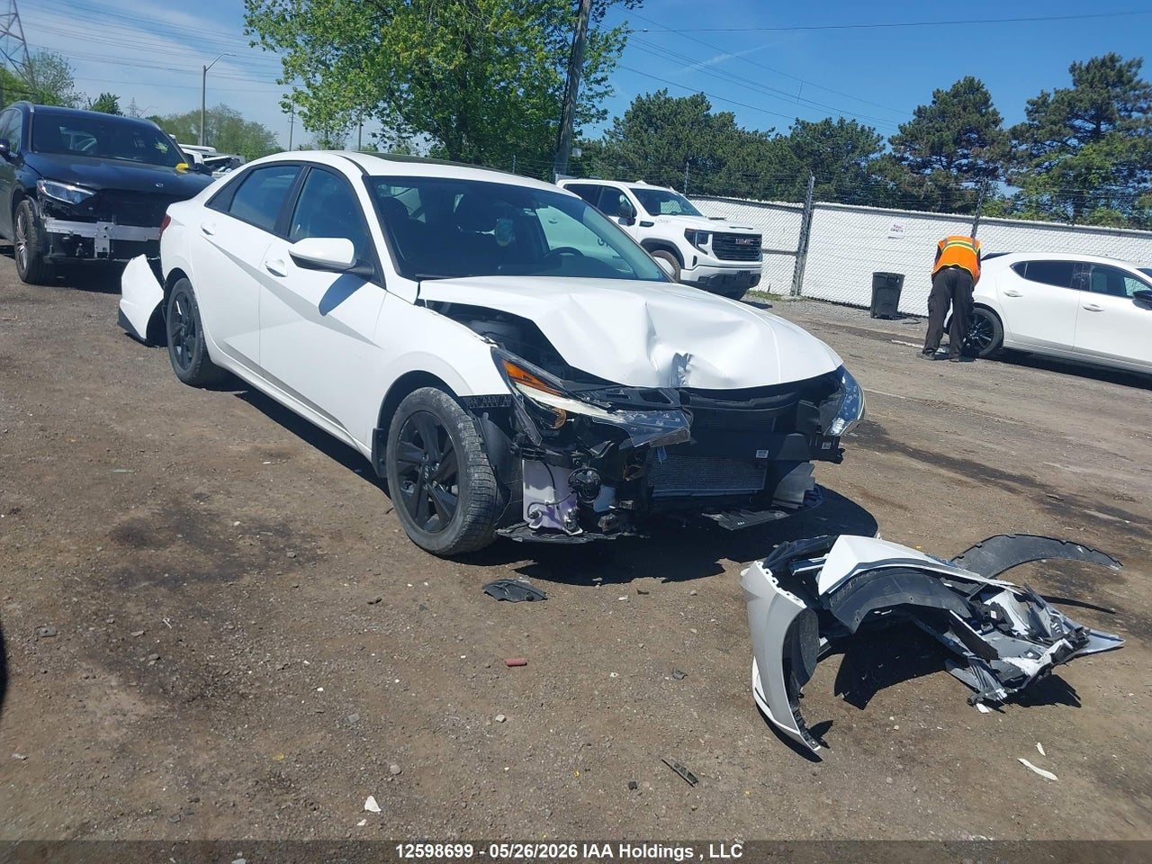 KMHLM4AG2NU360953 · 2022 HYUNDAI ELANTRA PREFERRED IVT WITH SUN AND TECH PACKAGE