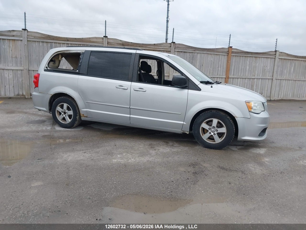 2D4RN4DG4BR777929 · 2011 DODGE GRAND CARAVAN EXPRESS