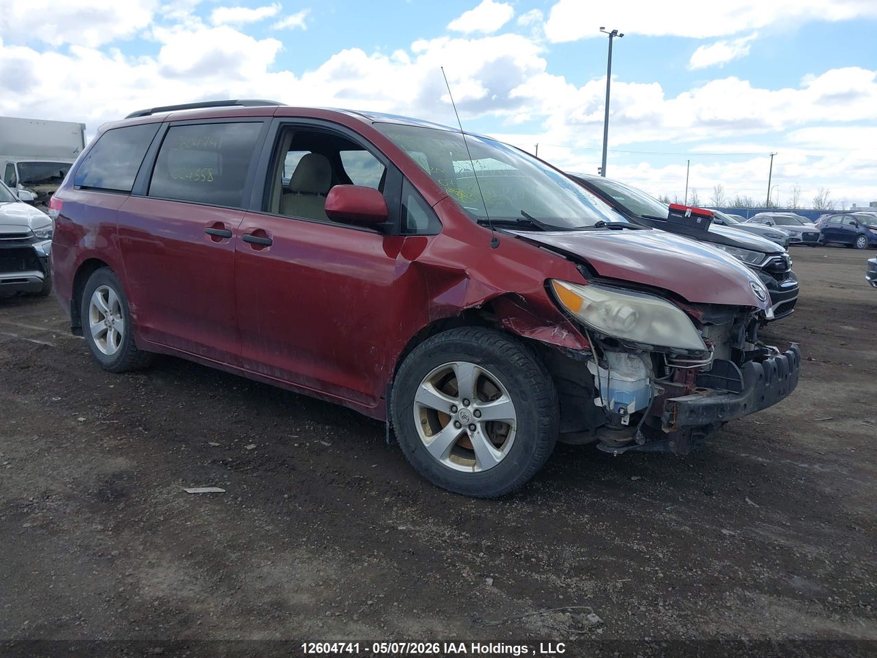 5TDZK3DC8BS024358 · 2011 TOYOTA SIENNA V6 7 PASSENGER