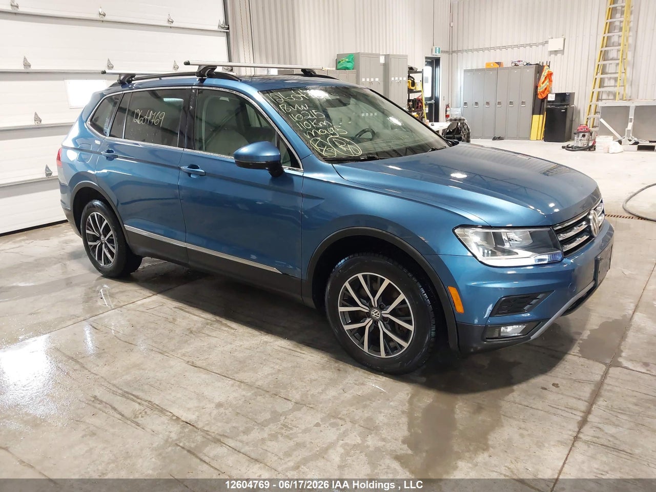3VV2B7AX0JM110215 · 2018 VOLKSWAGEN TIGUAN COMFORTLINE