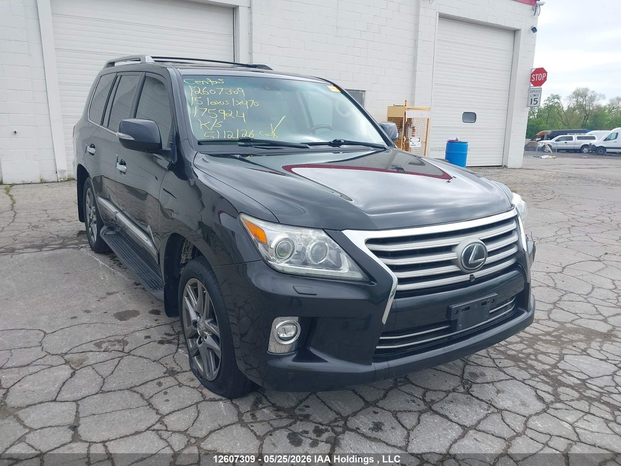 JTJHY7AX3F4175924 · 2015 LEXUS LX 570