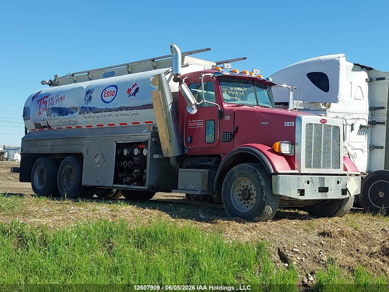 1NPSL00X0AD795535 · 2010 PETERBILT 365