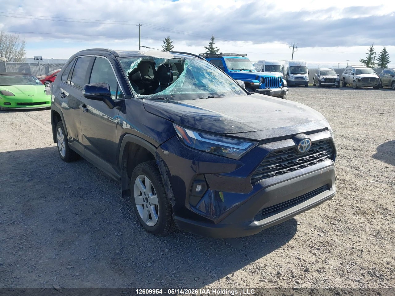 2T3RWRFVXPW****** · 2023 TOYOTA RAV4 HYBRID XLE
