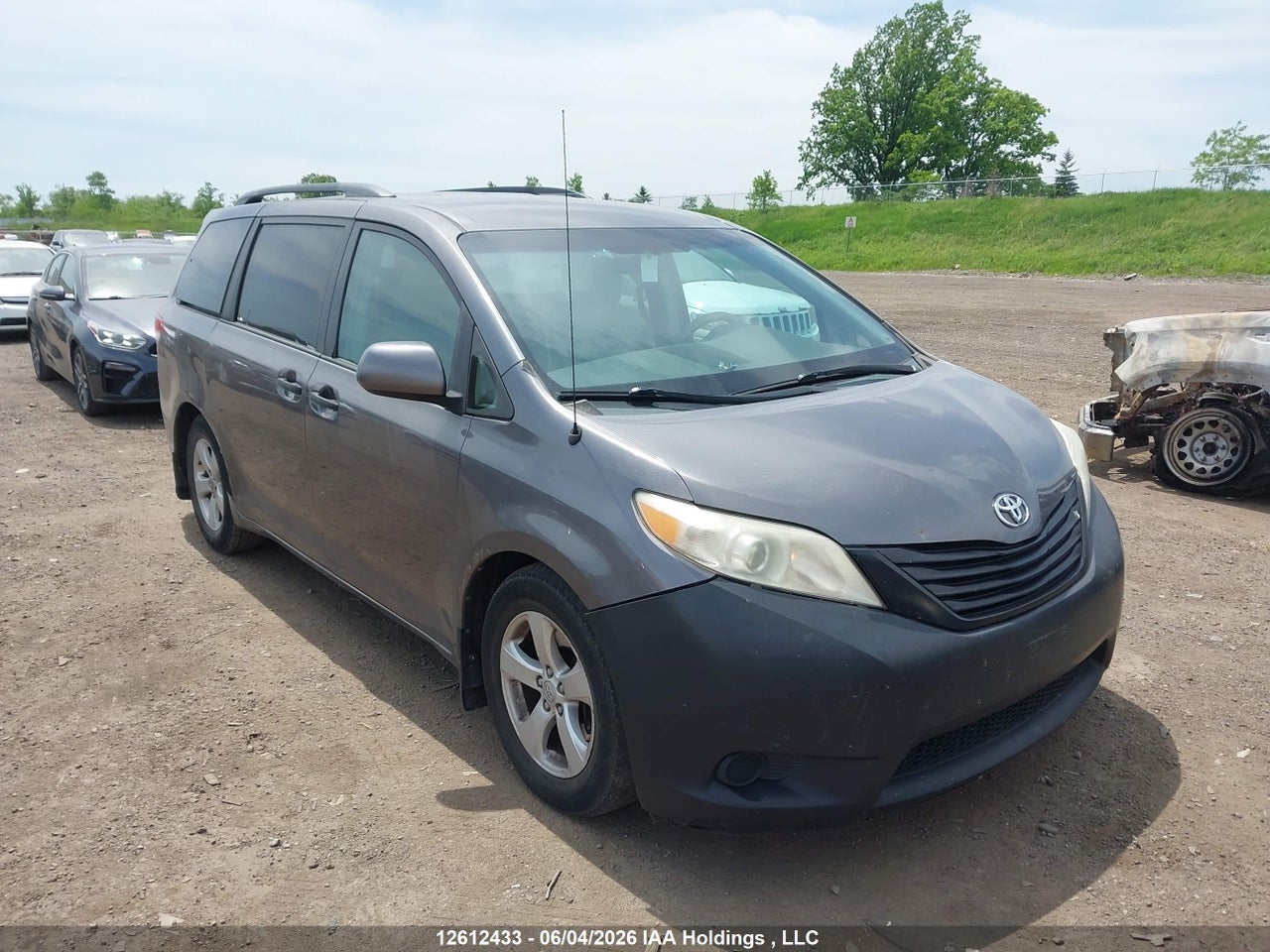 5TDZK3DC1BS144499 · 2011 TOYOTA SIENNA V6 7 PASSENGER