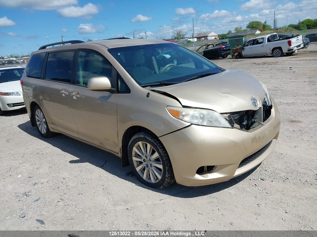 5TDJK3DC6BS017499 · 2011 TOYOTA SIENNA LE 7 PASSENGER