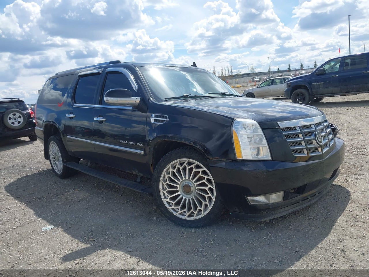 1GYS4JEF5BR261424 · 2011 CADILLAC ESCALADE ESV PREMIUM