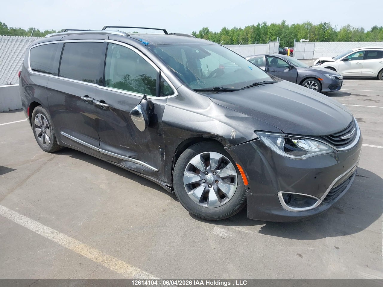 2C4RC1N72JR289755 · 2018 CHRYSLER PACIFICA HYBRID LIMITED