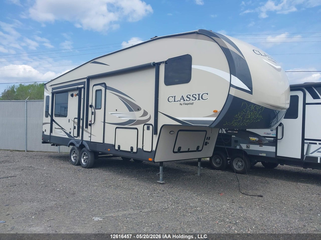 4X4FFLD20K1886916 · 2019 FOREST RIVER FLAGSTAFF
