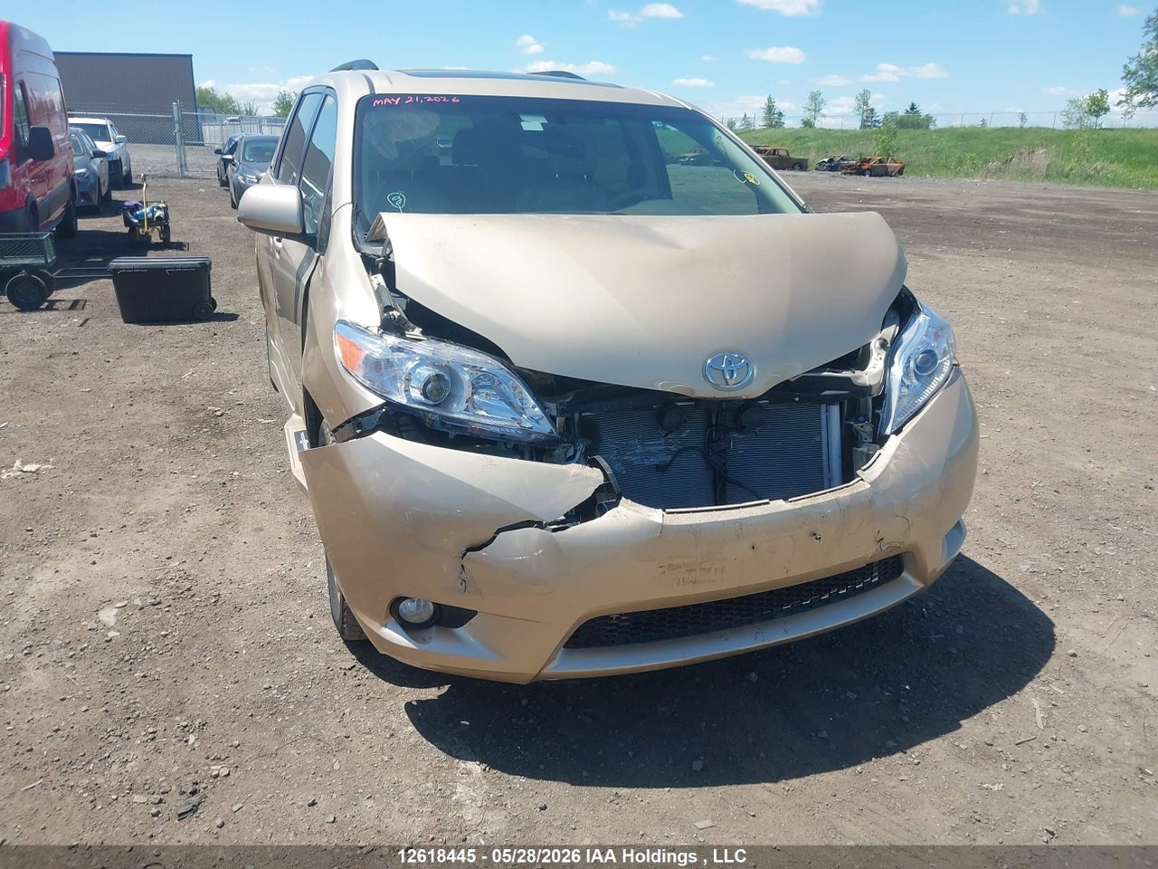 5TDYK3DCXDS331495 · 2013 TOYOTA SIENNA XLE V6