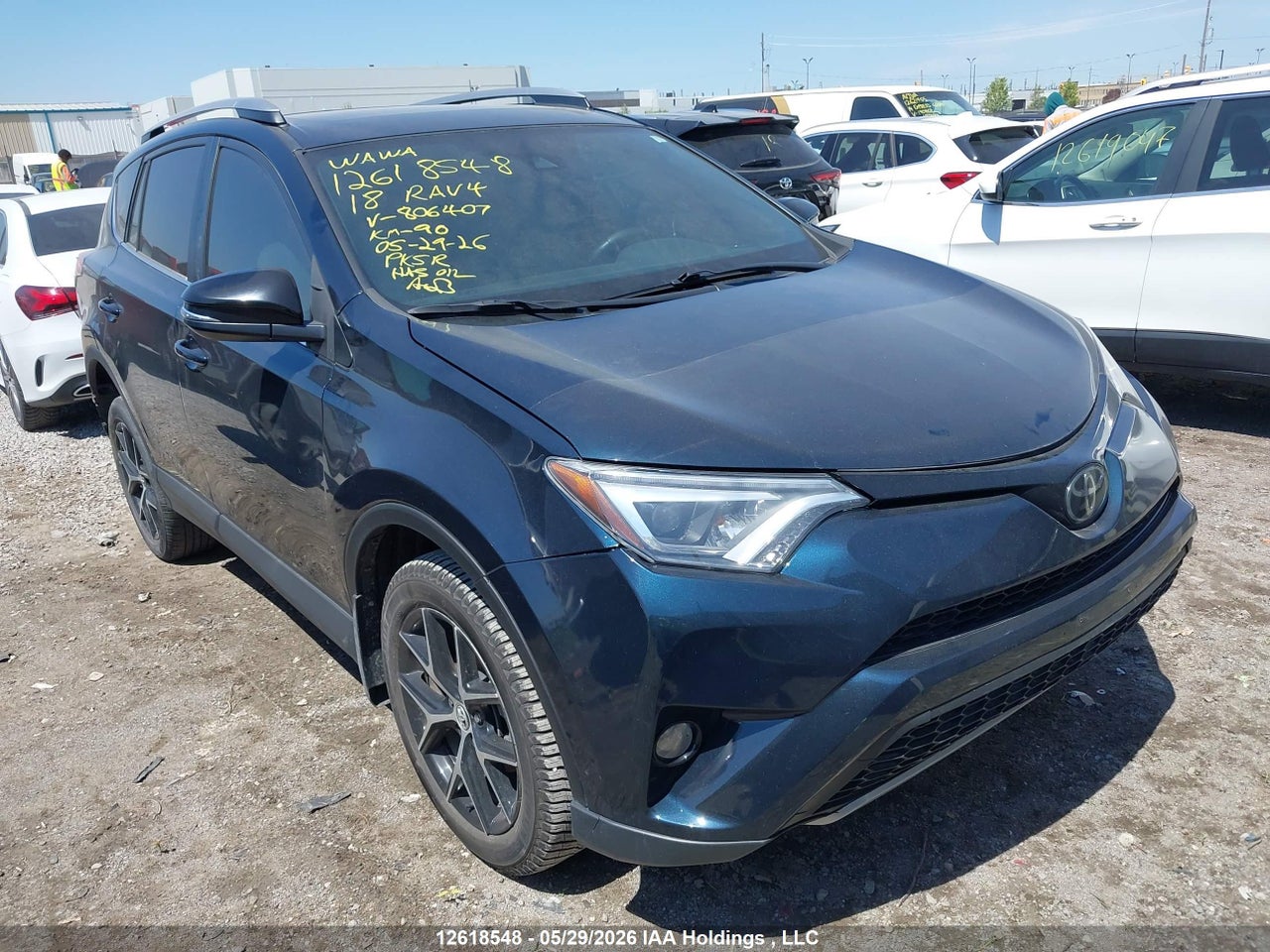 2T3JFREV3JW806407 · 2018 TOYOTA RAV4 SE