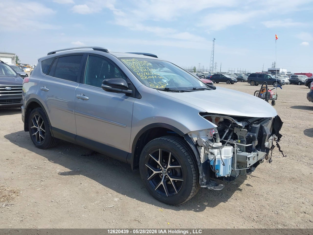 2T3JFREV3JW746371 · 2018 TOYOTA RAV4 SE