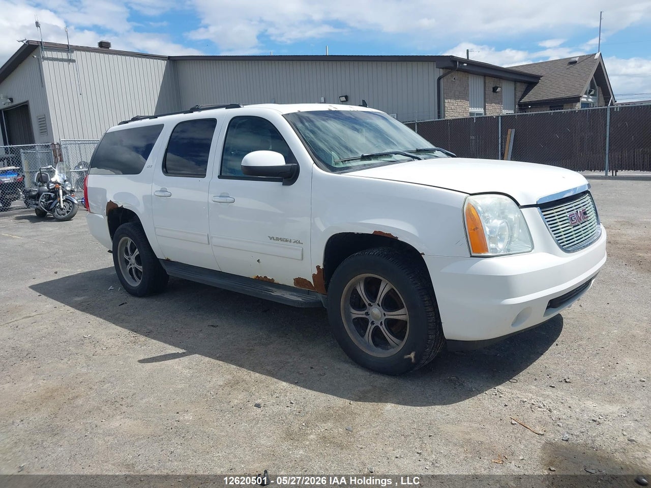 1GKUKLE36AR125330 · 2010 GMC YUKON XL 1500 SLT